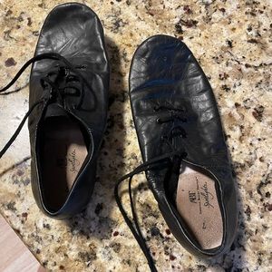 Gently used size 7 jazz shoes